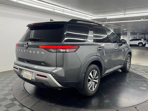 Gun Metallic/Super Black 2022 Nissan Pathfinder SL 2WD