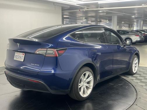 2022 Tesla Model Y Long Range Dual Motor All-Wheel Drive