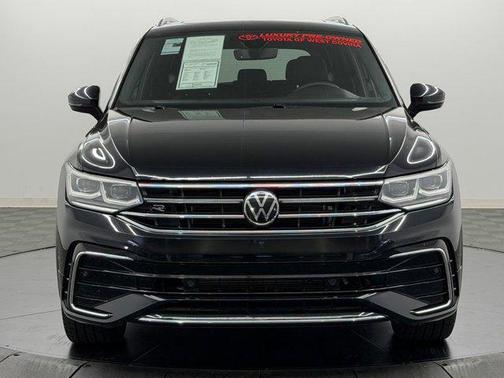 Deep Black Pearl 2022 Volkswagen Tiguan 2.0T SEL R-Line 4MOTION