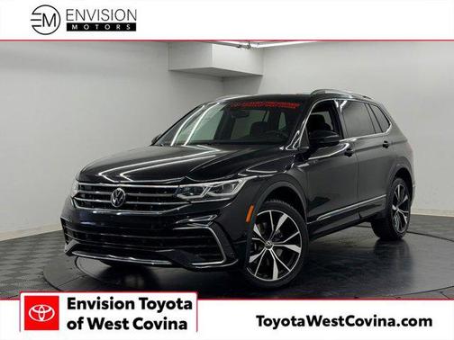 Deep Black Pearl 2022 Volkswagen Tiguan 2.0T SEL R-Line 4MOTION