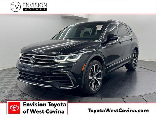 Deep Black Pearl 2022 Volkswagen Tiguan 2.0T SEL R-Line 4MOTION