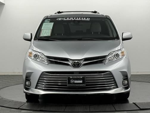 2020 Toyota Sienna XLE