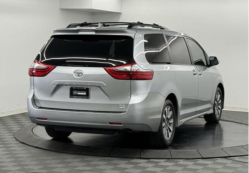 2020 Toyota Sienna XLE