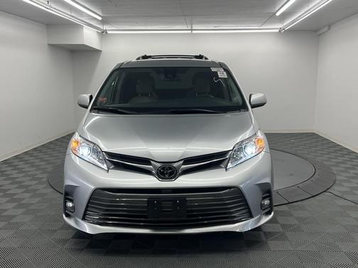 2020 Toyota Sienna XLE