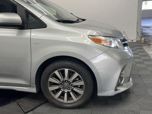 2020 Toyota Sienna XLE
