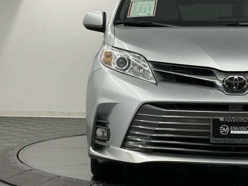 2020 Toyota Sienna XLE