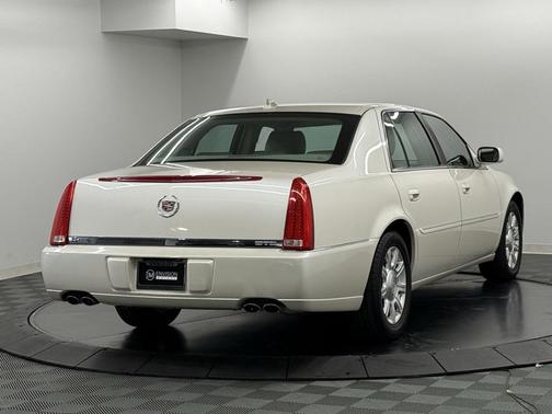 2011 Cadillac DTS Base