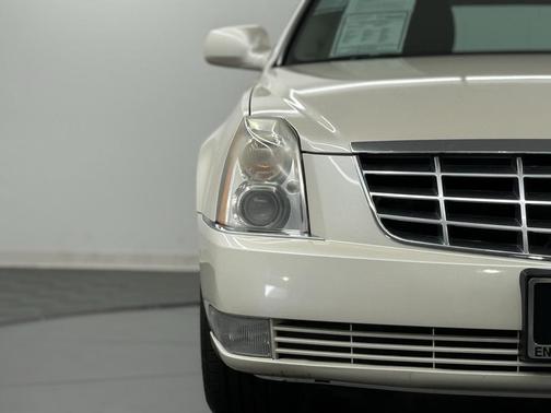 2011 Cadillac DTS Base