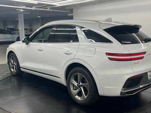 Uyuni White 2026 Genesis GV70 2.5T Advanced