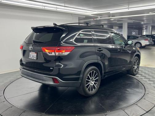 2018 Toyota Highlander SE