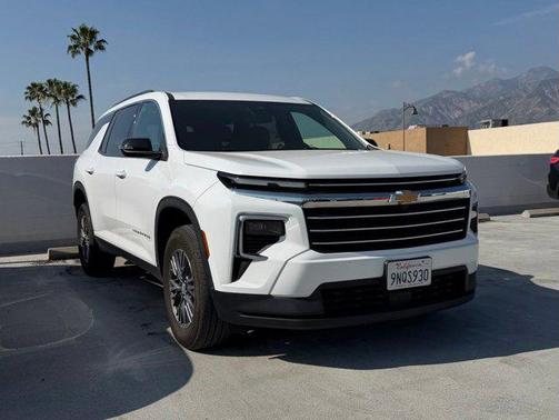 2025 Chevrolet Traverse LT