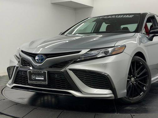 Celestial Silver Metallic/Midnight Black Metallic 2023 Toyota Camry XSE