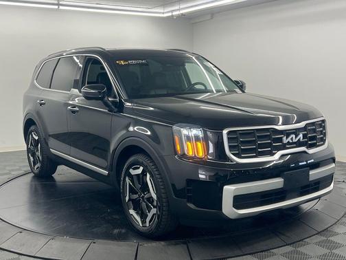Ebony Black 2024 Kia Telluride S