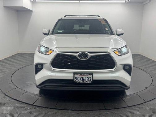 Wind Chill Pearl 2023 Toyota Highlander LE