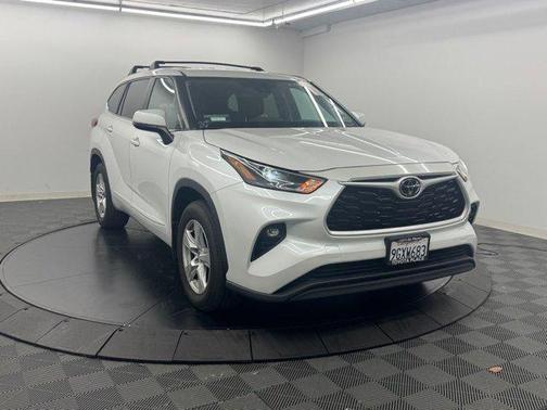 Wind Chill Pearl 2023 Toyota Highlander LE