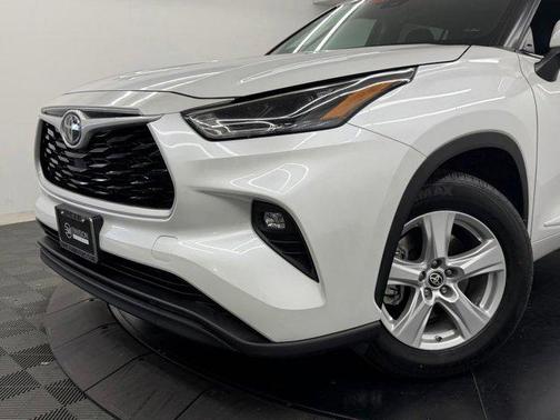 Wind Chill Pearl 2023 Toyota Highlander LE