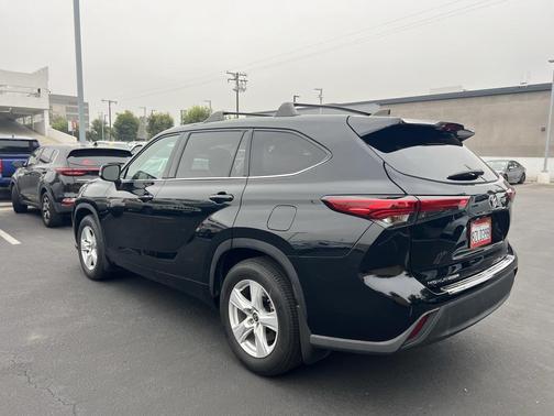 2022 Toyota Highlander LE