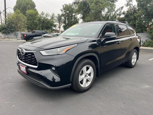 2022 Toyota Highlander LE