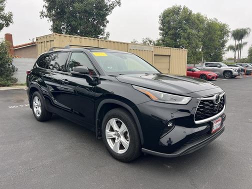2022 Toyota Highlander LE