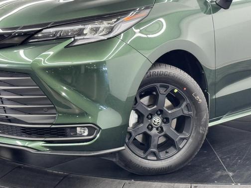 2025 Toyota Sienna Woodland Edition