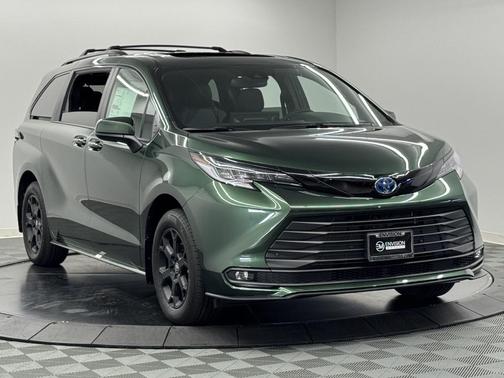 2025 Toyota Sienna Woodland Edition
