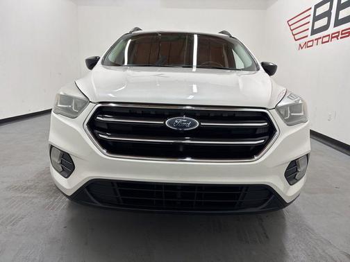White Platinum Metallic Tri-Coat 2017 Ford Escape SE