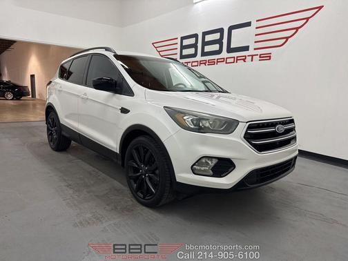 White Platinum Metallic Tri-Coat 2017 Ford Escape SE