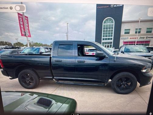 Brilliant Black Crystal Pearlcoat 2018 RAM 1500 Express