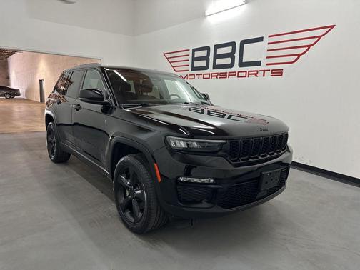 Diamond Black Crystal Pearlcoat 2023 Jeep Grand Cherokee Limited