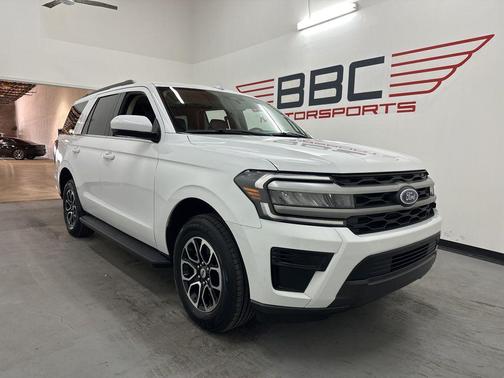 Oxford White 2024 Ford Expedition XLT