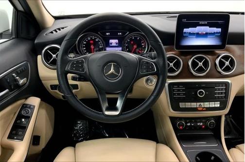 Photo 4 of 33 of 2020 Mercedes-Benz GLA 250 Base