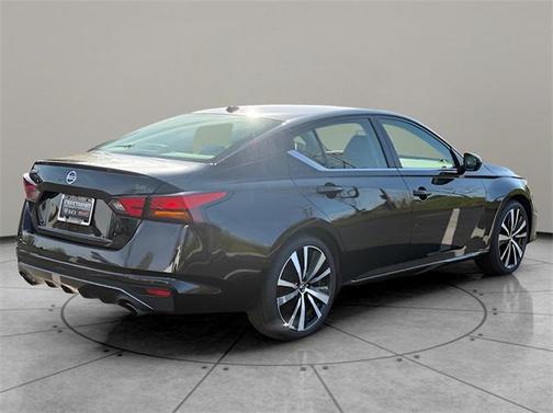 2022 Nissan Altima SR FWD