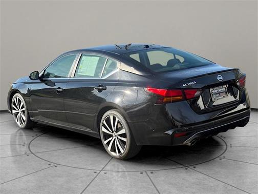 2022 Nissan Altima SR FWD