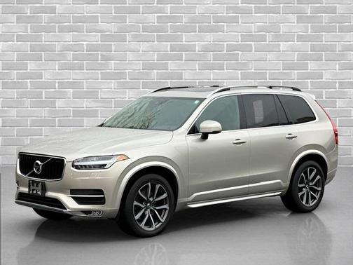 2017 Volvo XC90 T6 Momentum