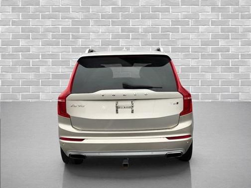 2017 Volvo XC90 T6 Momentum