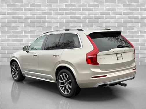 2017 Volvo XC90 T6 Momentum