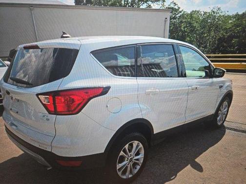 Oxford White 2019 Ford Escape SE