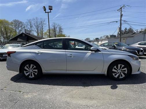 2022 Nissan Altima S FWD