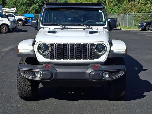 Bright White Clearcoat 2025 Jeep Wrangler RUBICON