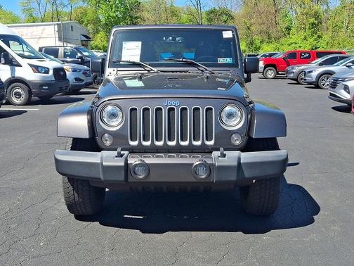 Granite Crystal Clearcoat Metallic 2017 Jeep Wrangler Unlimited SAHARA