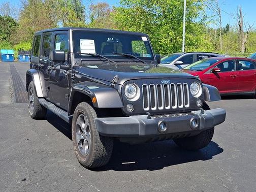 Granite Crystal Clearcoat Metallic 2017 Jeep Wrangler Unlimited SAHARA