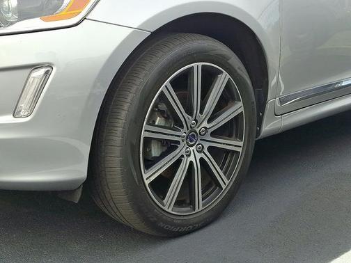 2017 Volvo XC60 T6 INSCRIPTION