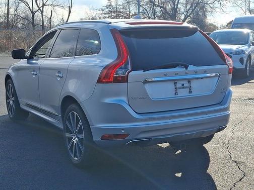 2017 Volvo XC60 T6 INSCRIPTION