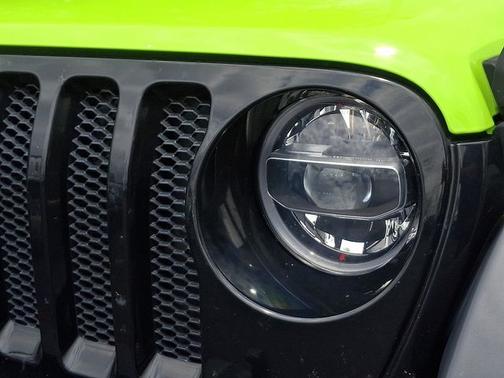 Limited Edition Gecko Clear 2021 Jeep Wrangler Unlimited SPORT
