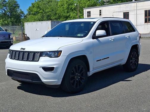 2019 Jeep Grand Cherokee LAREDO