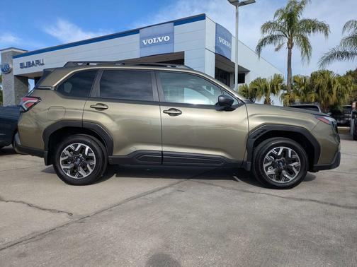 Autumn Green Metallic 2025 Subaru Forester Premium