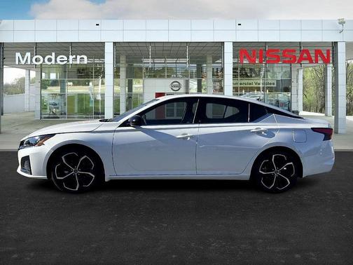 2025 Nissan Altima SR