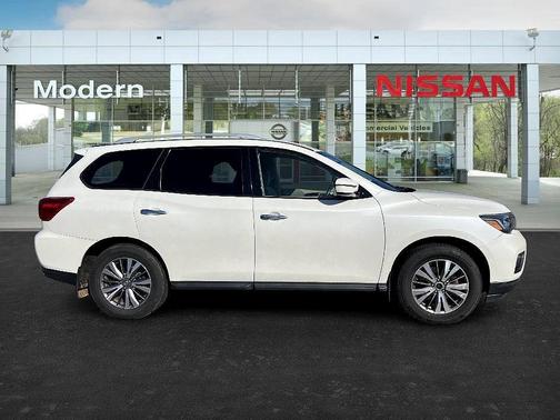 2017 Nissan Pathfinder SV