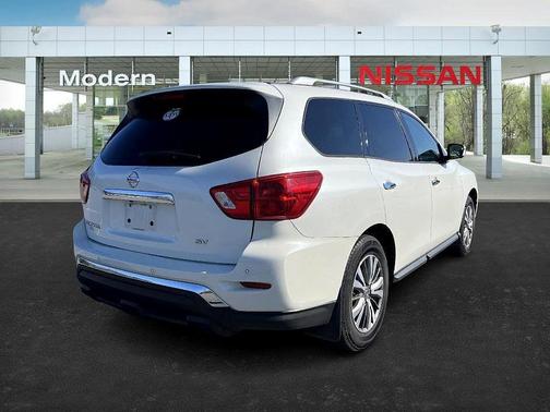 2017 Nissan Pathfinder SV