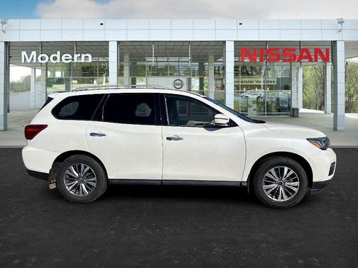 2017 Nissan Pathfinder SV